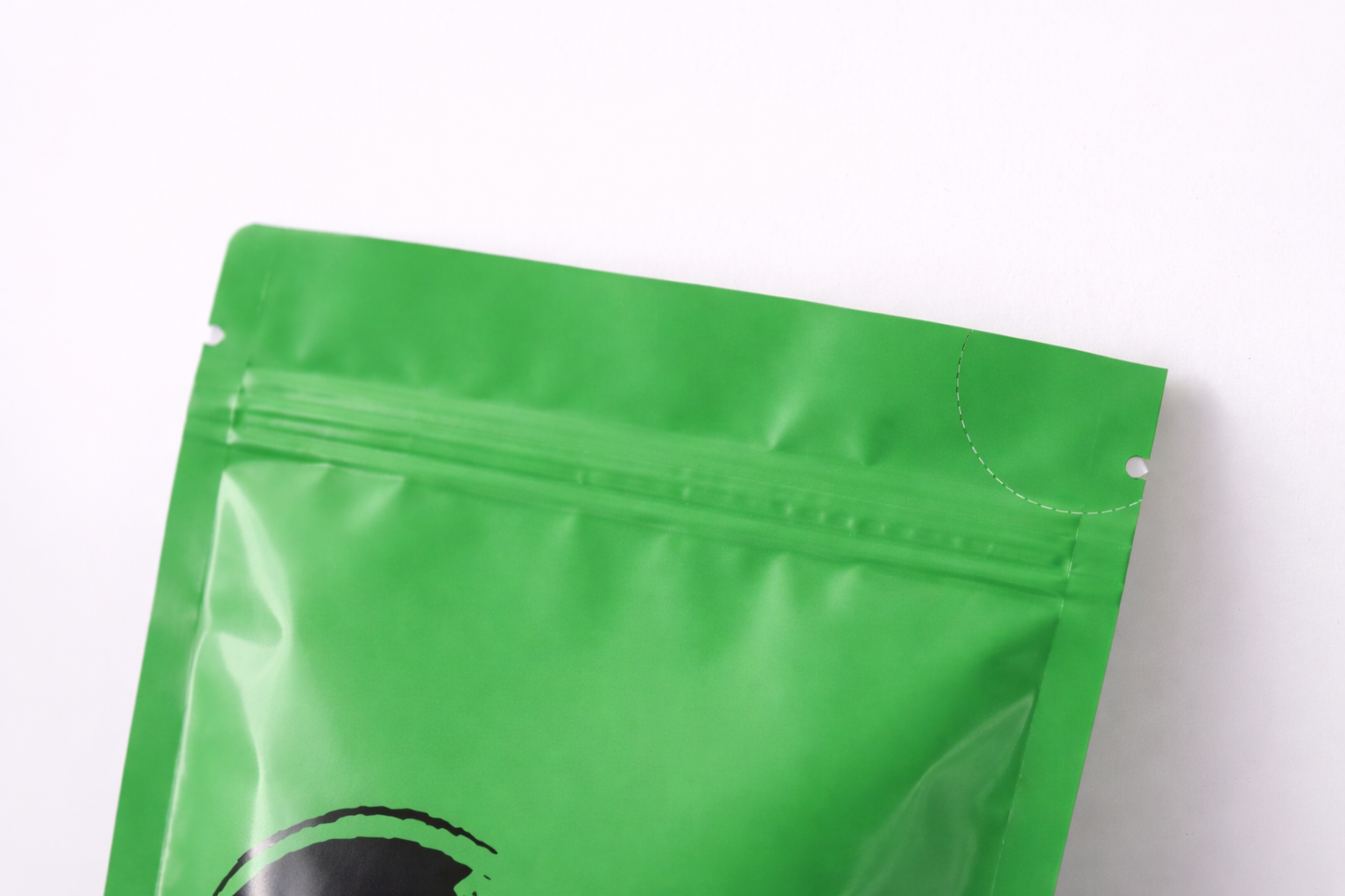 Tear notch opening feature on a stand-up pouch